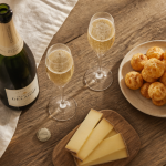 champagne tradition de delagne bouteille flûtes gougères comté