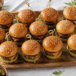 recette mini burger apéro buns briochés moelleux sur plateau