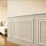 Papier peint soubassement avec moulures et cannage, hauteur idéale, mur structuré
