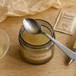 Sucre inverti en pot, sirop et thermomètre pour glaces et confiseries