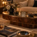 Table basse art deco ovale noyer et laiton, proportions alourdissant le salon